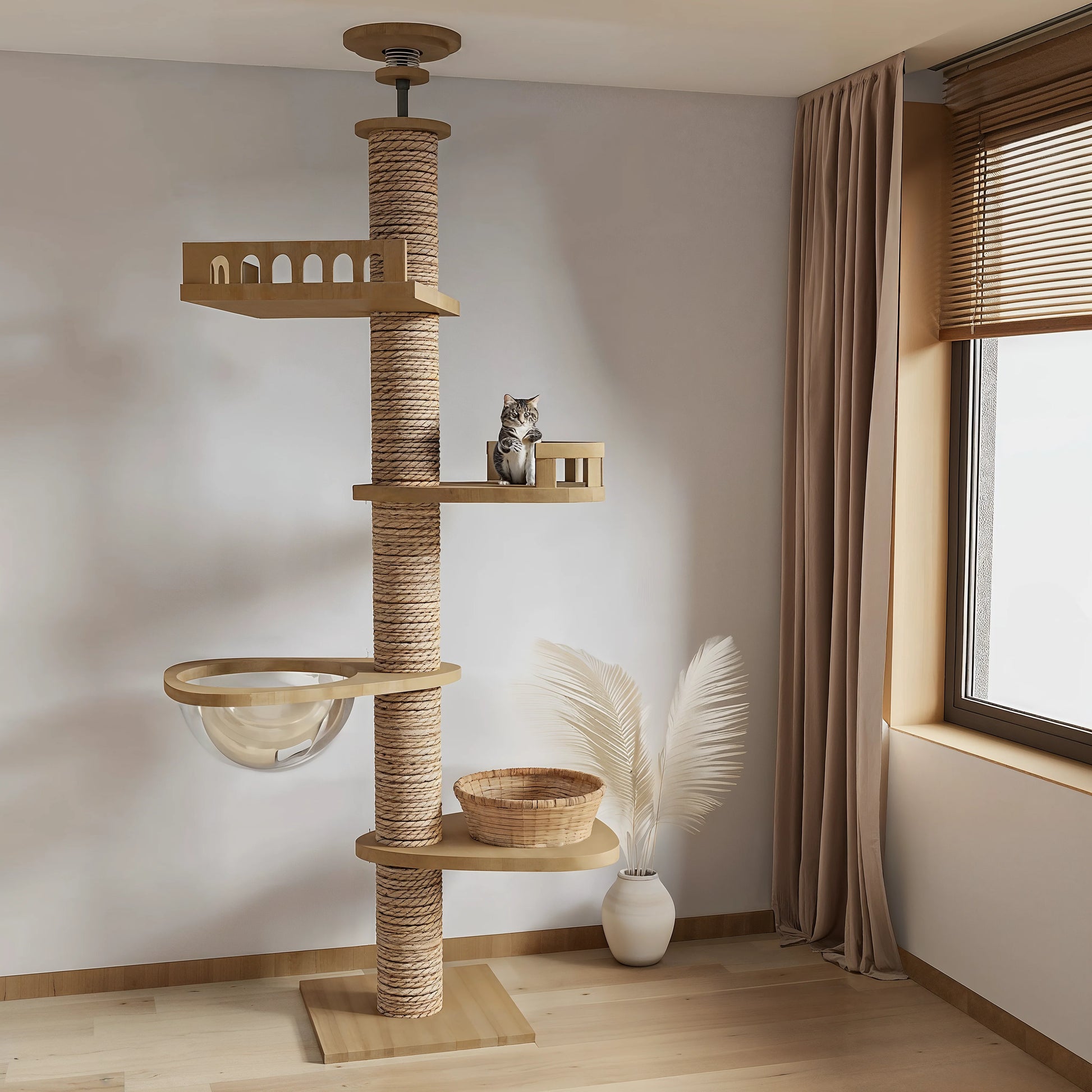 Arbre à chat en bois XXL à 4 niveaux avec griffoir intégré, plateformes spacieuses, bol transparent suspendu et panier en osier. Design moderne et robuste, idéal pour les chats actifs souhaitant grimper, se reposer et observer. Parfait pour intégrer un espace de jeu élégant dans votre intérieur